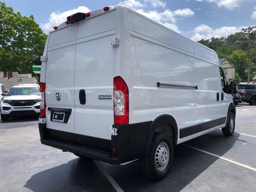 White 2025 RAM ProMaster 2500 High Roof