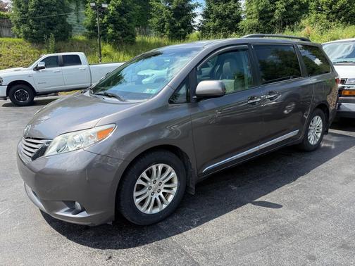 Silver 2016 Toyota Sienna XLE