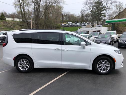 2022 Chrysler Pacifica Touring-L