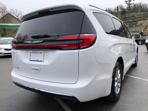 2022 Chrysler Pacifica Touring-L