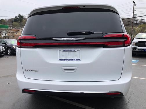 2022 Chrysler Pacifica Touring-L