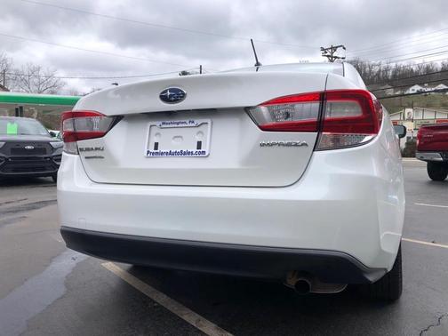 Crystal White Pearl 2019 Subaru Impreza 2.0i