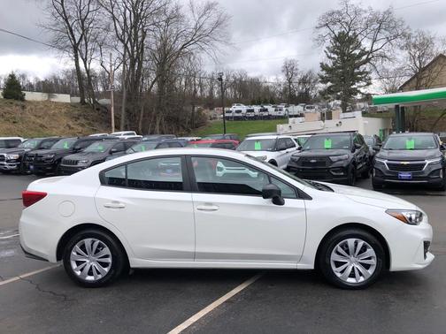 Crystal White Pearl 2019 Subaru Impreza 2.0i