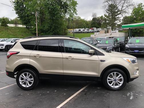 Gold 2018 Ford Escape SE