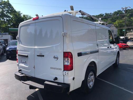 2021 Nissan NV Cargo NV2500 HD SV V6/SV V8
