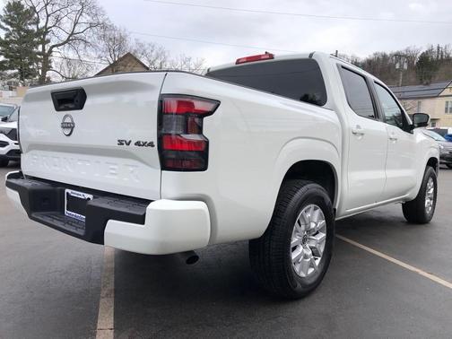 White 2022 Nissan Frontier SV