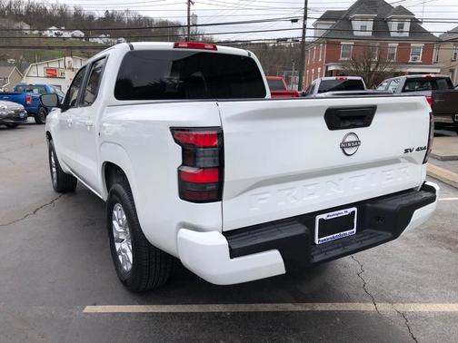 White 2022 Nissan Frontier SV