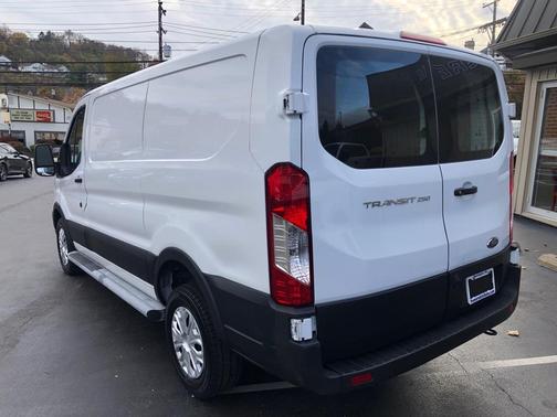 2023 Ford Transit-250 T-250