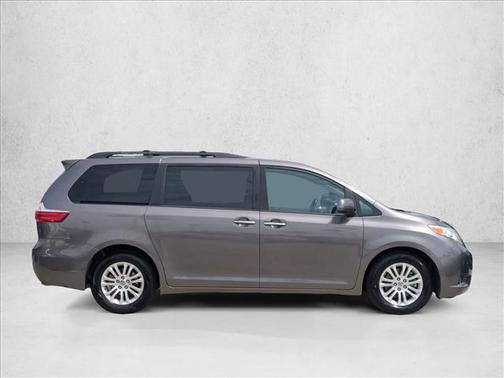 2016 Toyota Sienna XLE