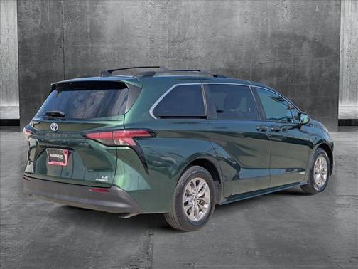 2021 Toyota Sienna LE