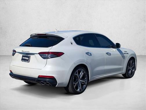 Bianco 2022 Maserati Levante Modena