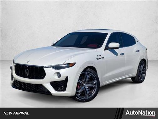 Bianco 2022 Maserati Levante Modena