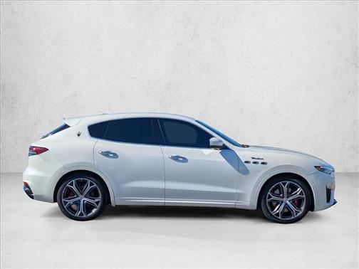 Bianco 2022 Maserati Levante Modena