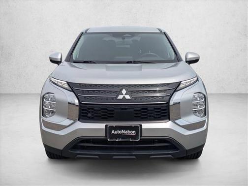 Alloy Silver Metallic 2024 Mitsubishi Outlander ES 2.5 2WD