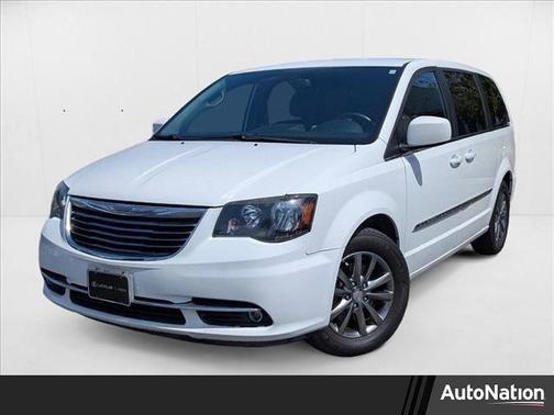 2016 Chrysler Town & Country S