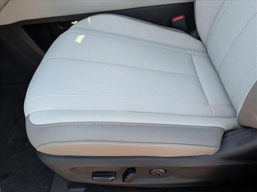 Radiant White 2027 INFINITI QX60 LUXE FWD