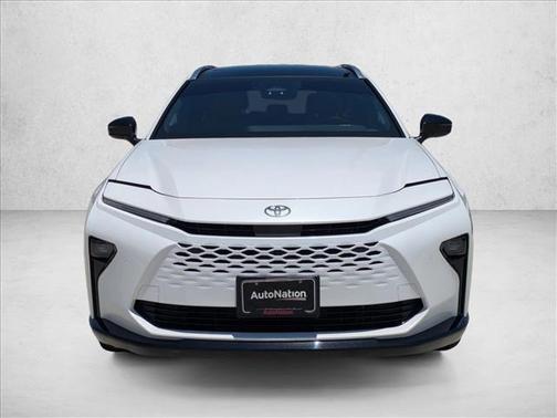 Oxygen White 2025 Toyota Crown Signia Limited