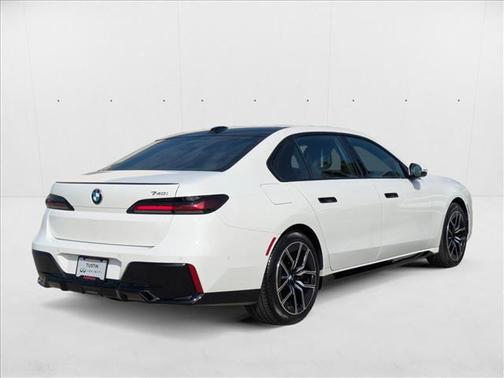 2025 BMW 740 i
