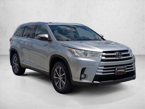 Celestial Silver Metallic 2019 Toyota Highlander XLE