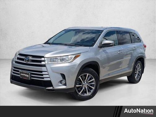 Celestial Silver Metallic 2019 Toyota Highlander XLE