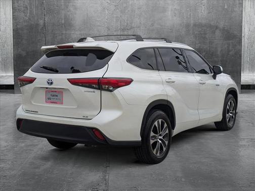 2021 Toyota Highlander Hybrid XLE