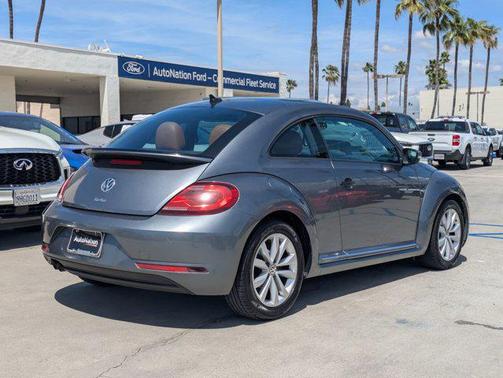 Silver/Gray 2017 Volkswagen Beetle 1.8T