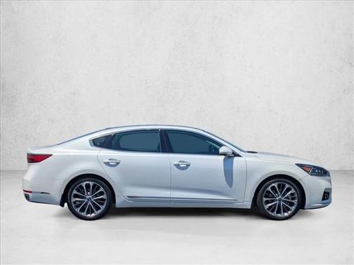 Snow White Pearl 2019 Kia Cadenza Technology