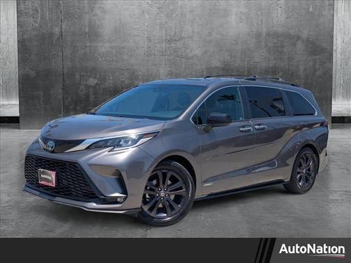 2021 Toyota Sienna XSE 7 Passenger