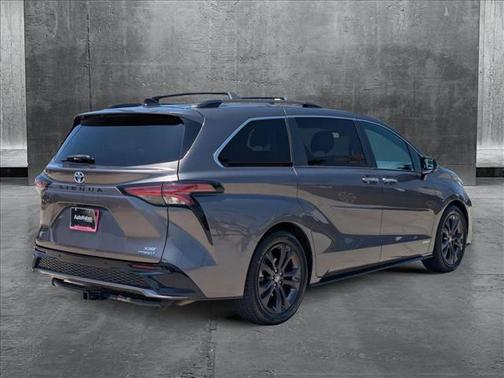 2021 Toyota Sienna XSE 7 Passenger