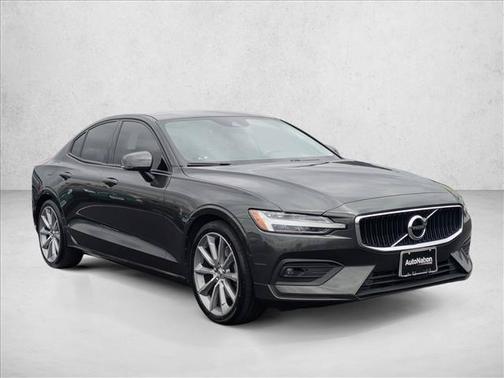 Pebble Grey Metallic 2021 Volvo S60 T5 Momentum