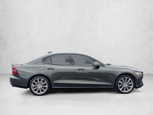 Pebble Grey Metallic 2021 Volvo S60 T5 Momentum