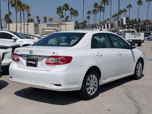 Super White 2013 Toyota Corolla LE