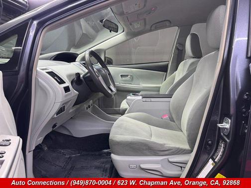 2013 Toyota Prius v Five