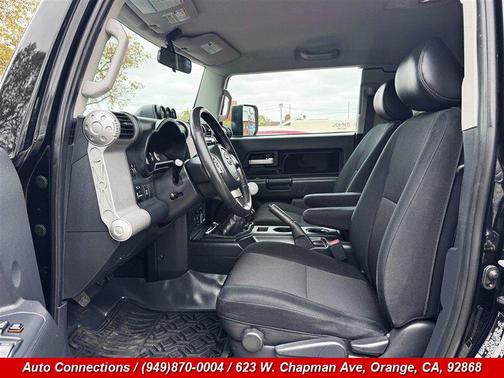 White/Black Diamond 2007 Toyota FJ Cruiser Base