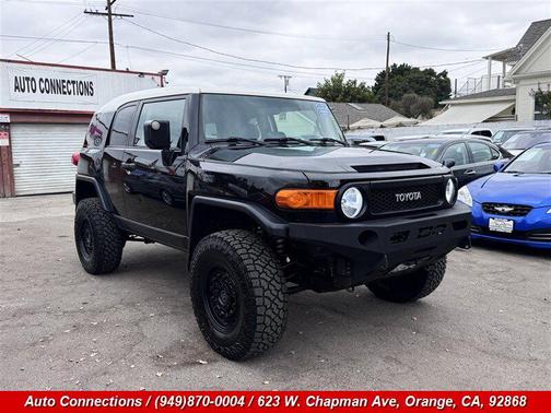 White/Black Diamond 2007 Toyota FJ Cruiser Base