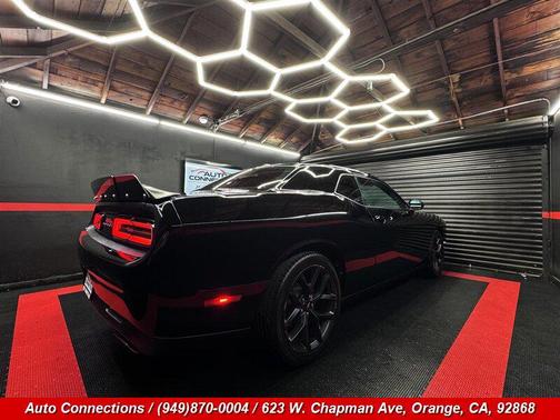Pitch Black Clearcoat 2019 Dodge Challenger SXT