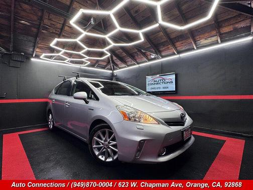 Classic Silver Metallic 2014 Toyota Prius v Five