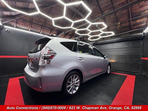 Classic Silver Metallic 2014 Toyota Prius v Five