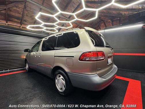 2002 Toyota Sienna LE