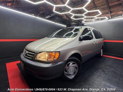 2002 Toyota Sienna LE