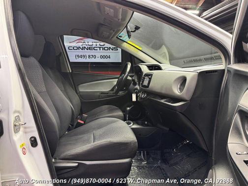 2015 Toyota Yaris L
