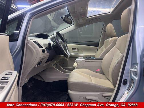 2014 Toyota Prius v Five