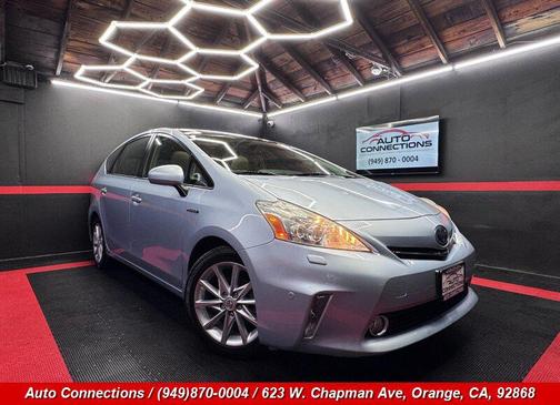 2014 Toyota Prius v Five