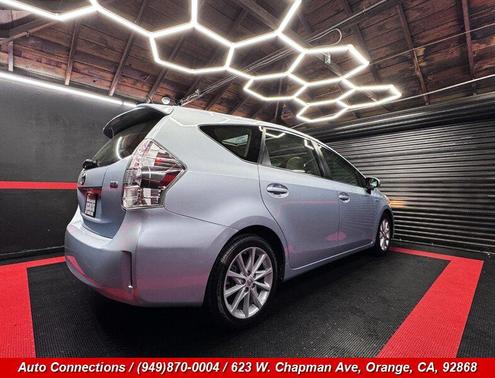 2014 Toyota Prius v Five