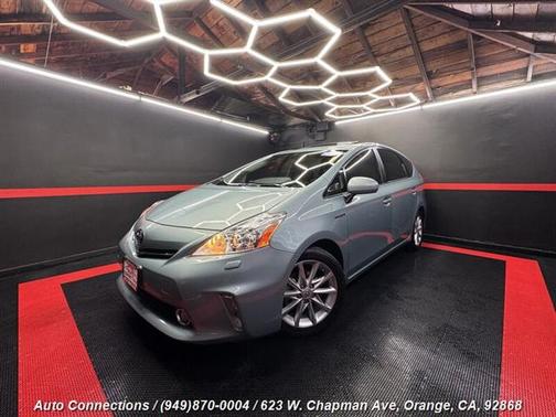 2014 Toyota Prius v Five