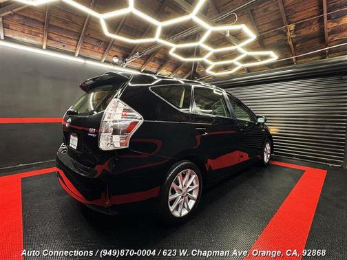2014 Toyota Prius v Five