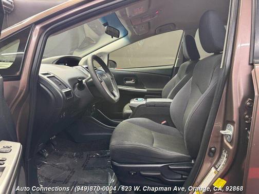 2016 Toyota Prius v Three