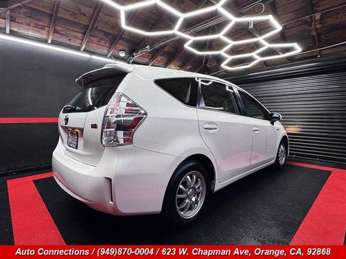 2014 Toyota Prius v Two
