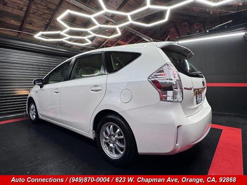 2014 Toyota Prius v Two