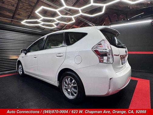 2014 Toyota Prius v Two